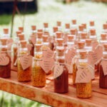 Como distribuir as lembrancinhas de casamento