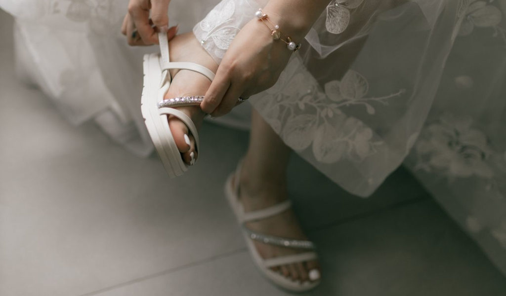 Opção de sapato de casamento para noiva alta