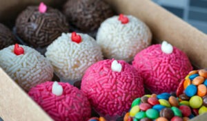 Brigadeiro gourmet conquista o buffet de casamento brigadeiro-gourmet-buffet-casamento