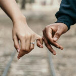 Vida a dois: como organizar as roupas e evitar conflitos por espaço