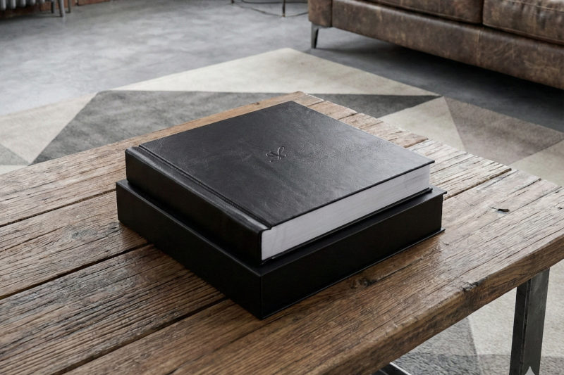 Álbum de casamento com capa de couro preto