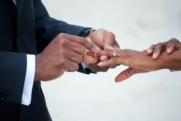 A troca das alianças do casamento