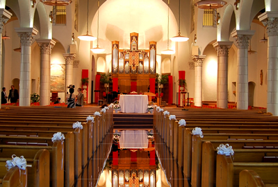 Aparência da passarela espelhada na igreja | Foto montagem